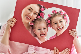 mom-and-children-doing-hair-LZC3AQE.jpg